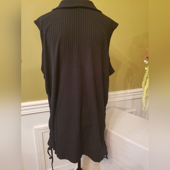 NEW Stem & Vine Black Ruched Sides Bottom Side Ties V-Neck Collar Sleeveless Top - Picture 3 of 7